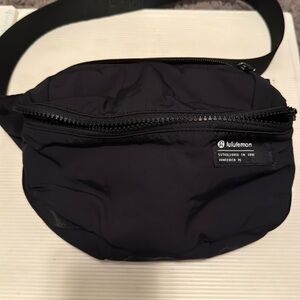 Lululemon Clean Lines Belt Bag Black - 2 Liters